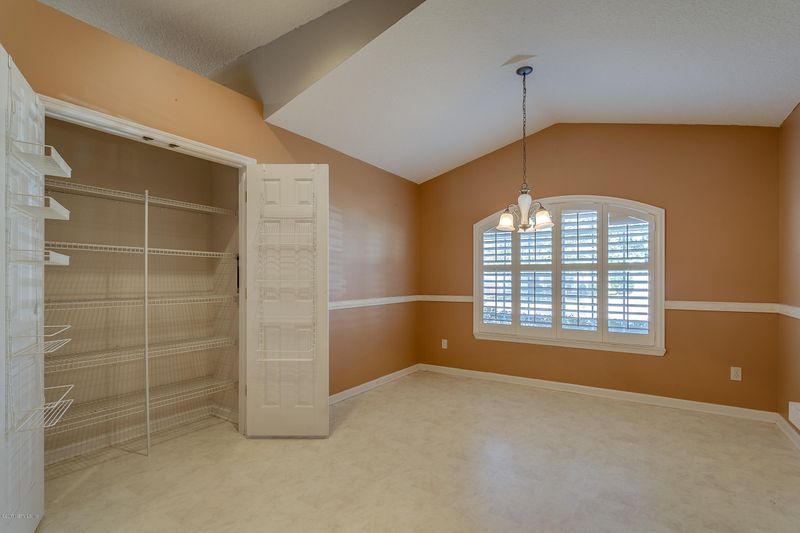 9534 Staples Mill Dr, Jacksonville, FL 32244