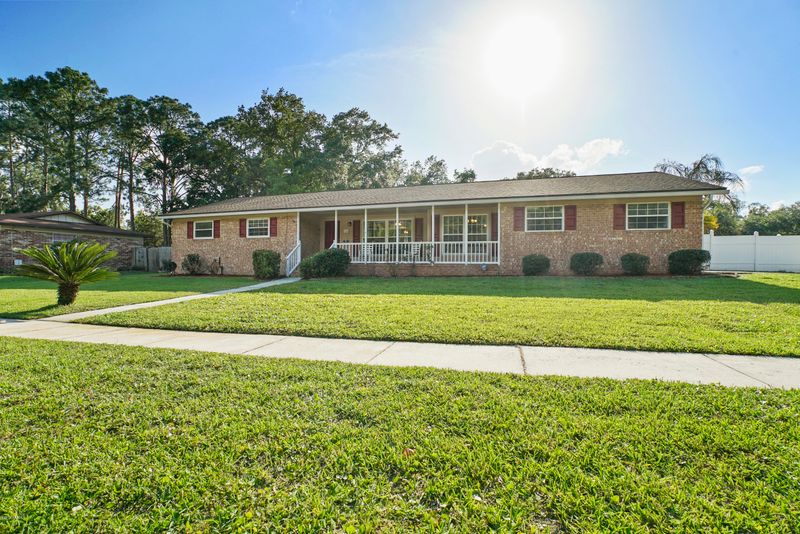 956 Grove Park Dr E, Orange Park, FL 32073