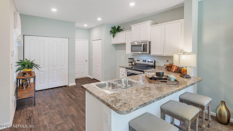 9580 Star Dr, Jacksonville, FL 32256