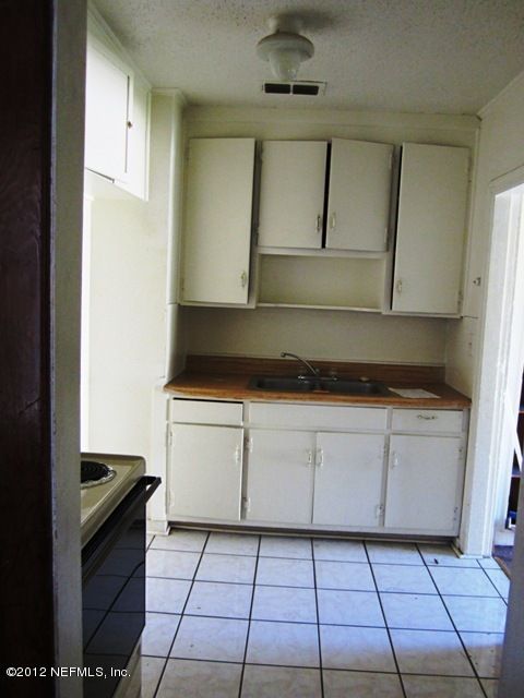 960 Mackinaw St, Jacksonville, FL 32254