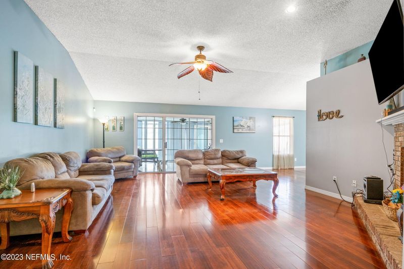 9617 Mayville Dr E, Jacksonville, FL 32222