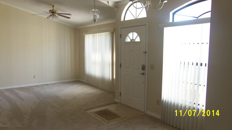 9622 Mayville Dr E, Jacksonville, FL 32222