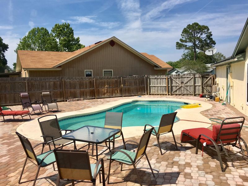 964 Aries Rd W, Jacksonville, FL 32216