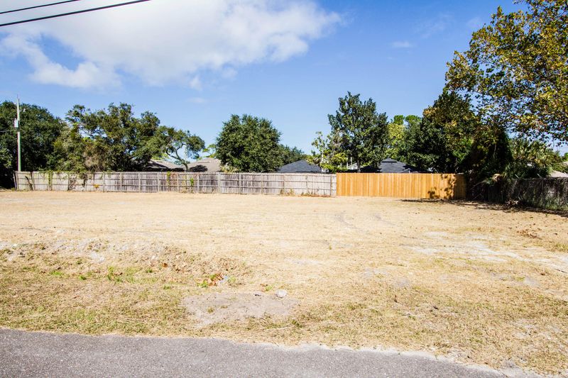 97 W 4th St, Atlantic Beach, FL 32233