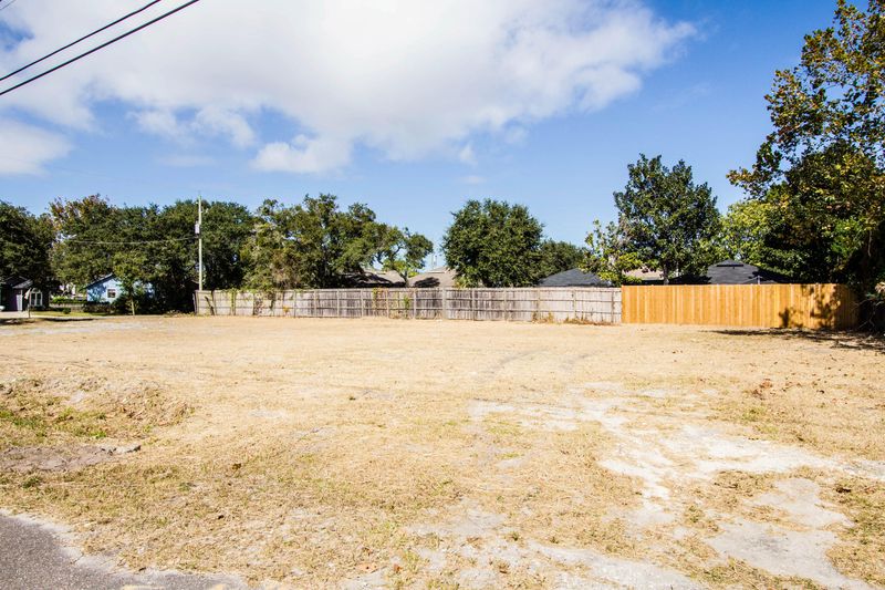 97 W 4th St, Atlantic Beach, FL 32233
