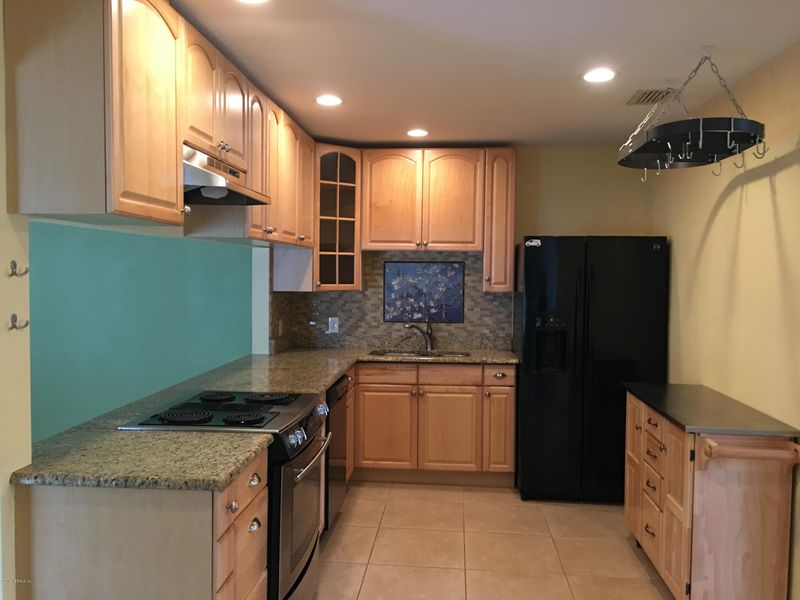 9728 Leahy Rd, Jacksonville, FL 32246