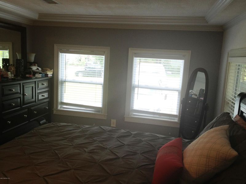 9740 Macarthur Ct S, Jacksonville, FL 32246