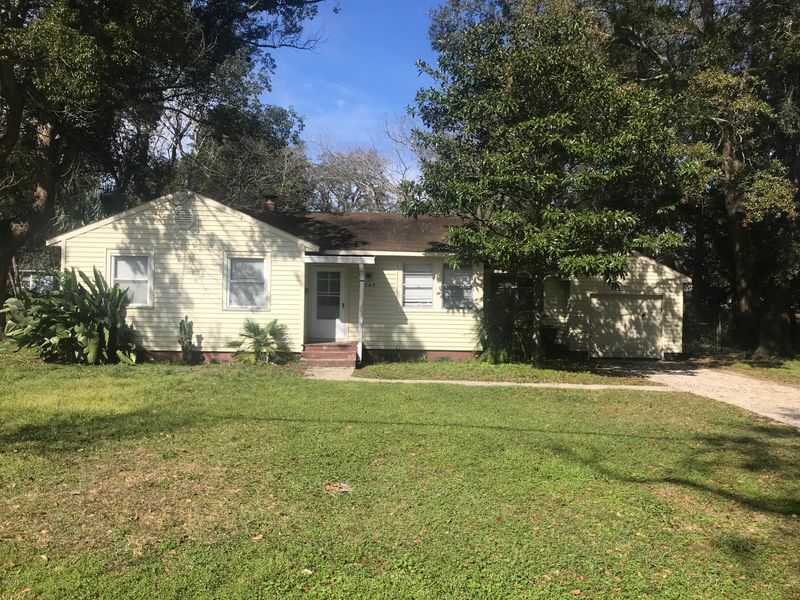 9749 Macarthur Ct N, Jacksonville, FL 32246