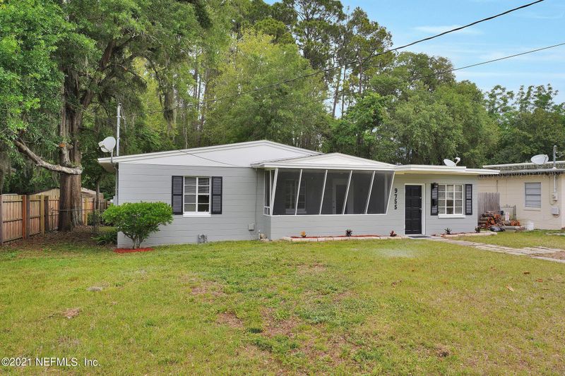 9755 Banks Rd, Jacksonville, FL 32246