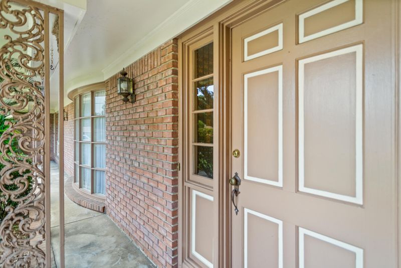976 Parkridge Cir E, Jacksonville, FL 32211