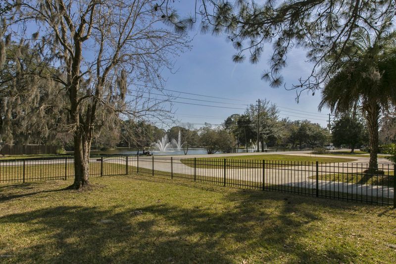 978 Waterman Rd N, Jacksonville, FL 32207