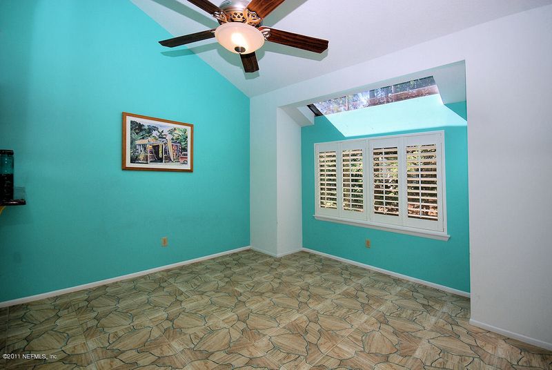 980 Parkside Dr, Atlantic Beach, FL 32233