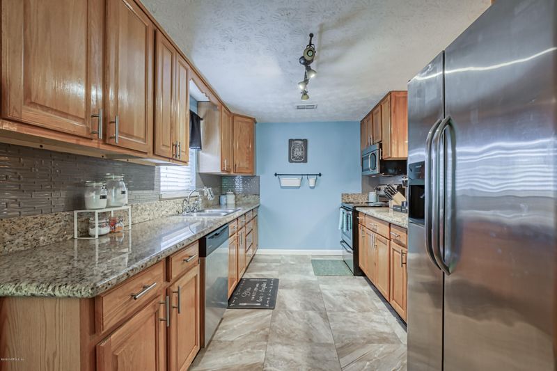 9941 Timberlake Dr E, Jacksonville, FL 32257