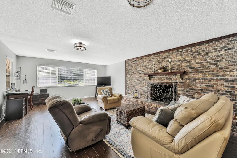9948 Arjay Rd, Jacksonville, FL 32220