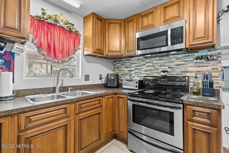 9953 Bradley Rd, Jacksonville, FL 32246