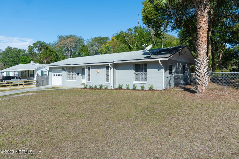 9995 Arnold Rd, Jacksonville, FL 32246