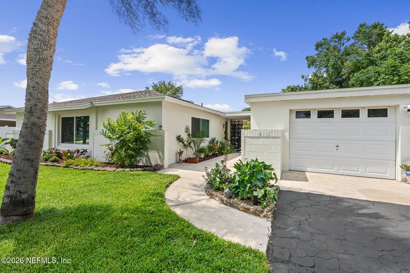1 Cardinal Ct, Palm Coast, FL 32137