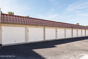 10 10th St #2, Atlantic Beach, FL 32233