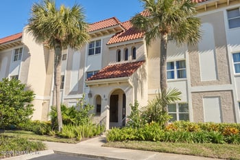 10 10th St #7, Atlantic Beach, FL 32233
