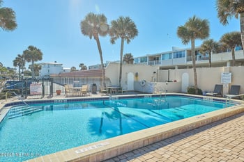10 10th St #7, Atlantic Beach, FL 32233