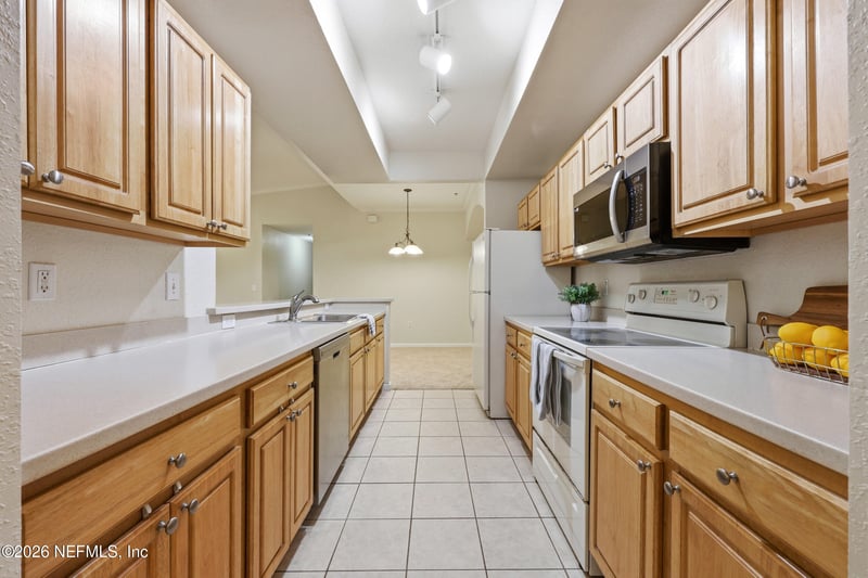 10075 Gate Pw N #305, Jacksonville, FL 32246