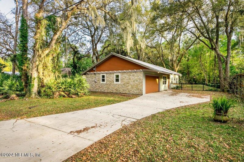 1021 Kennedy Dr, St Augustine, FL 32084
