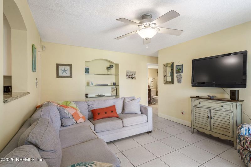 1030 4th St #1B, Jacksonville Beach, FL 32250