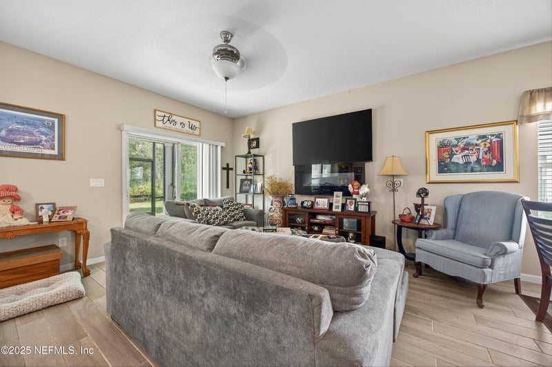 10302 Benson Lake Dr, Jacksonville, FL 32222