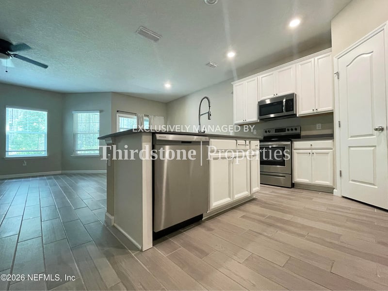 10312 Benson Lake Dr, Jacksonville, FL 32222