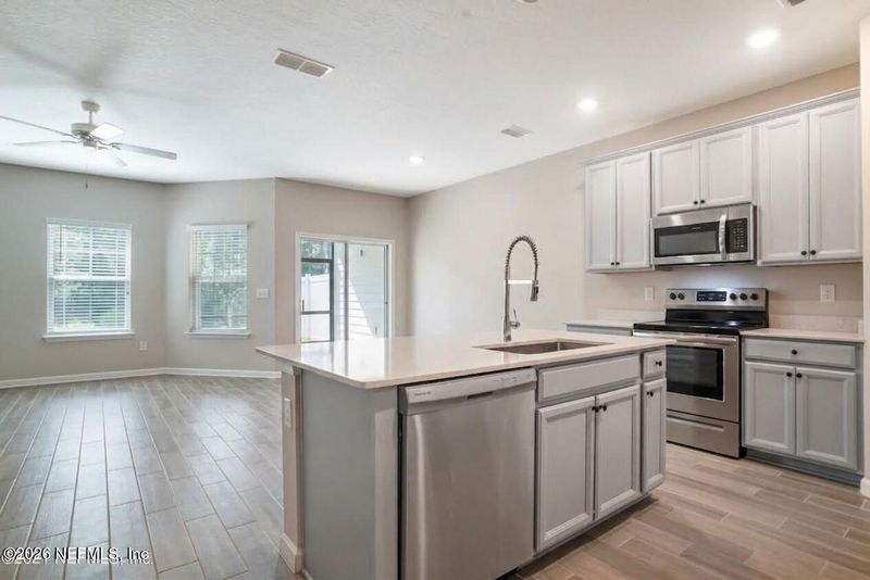 10312 Benson Lake Dr, Jacksonville, FL 32222