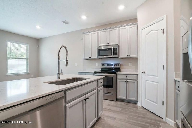 10312 Benson Lake Dr, Jacksonville, FL 32222
