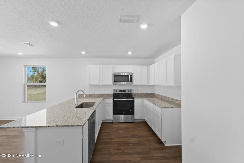 10407 Greystone Dr, Glen St Mary, FL 32040