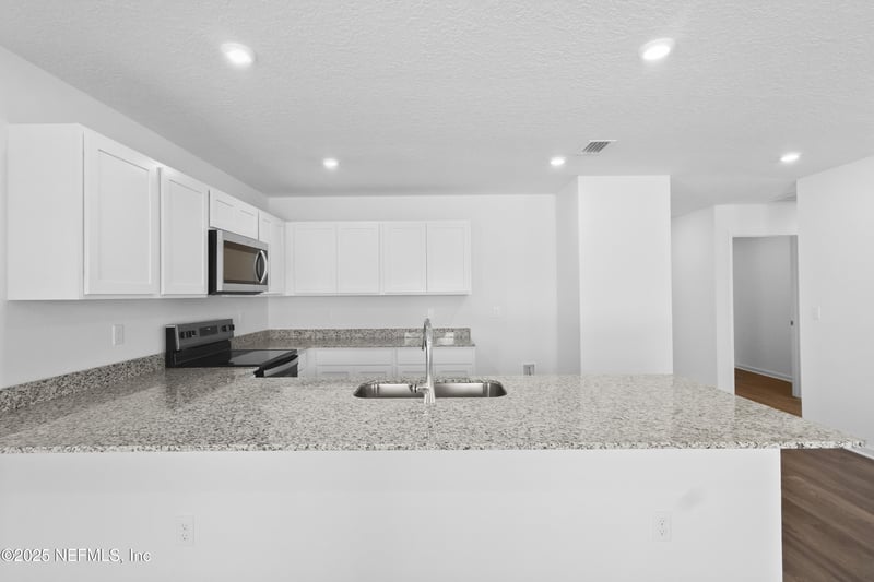 10407 Greystone Dr, Glen St Mary, FL 32040