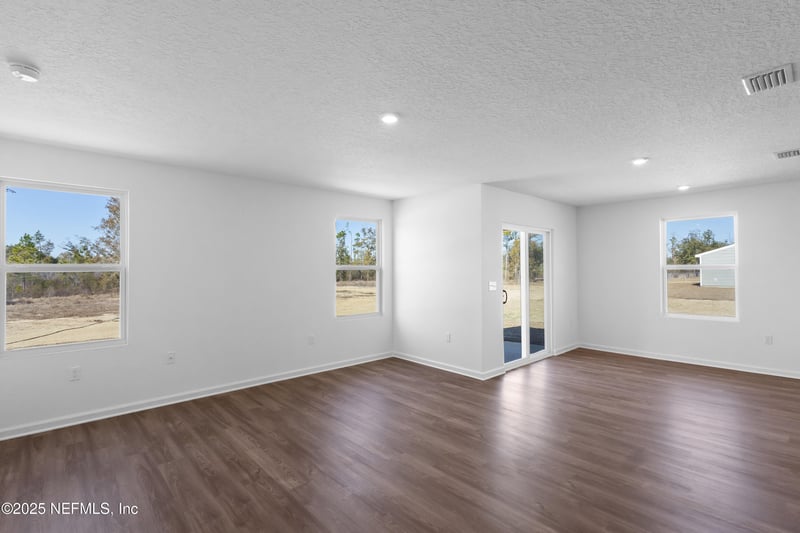 10407 Greystone Dr, Glen St Mary, FL 32040