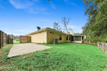 1041 Whirlaway Cir N, Jacksonville, FL 32218