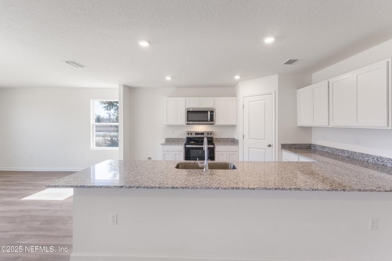 10413 Greystone Dr, Glen St Mary, FL 32040