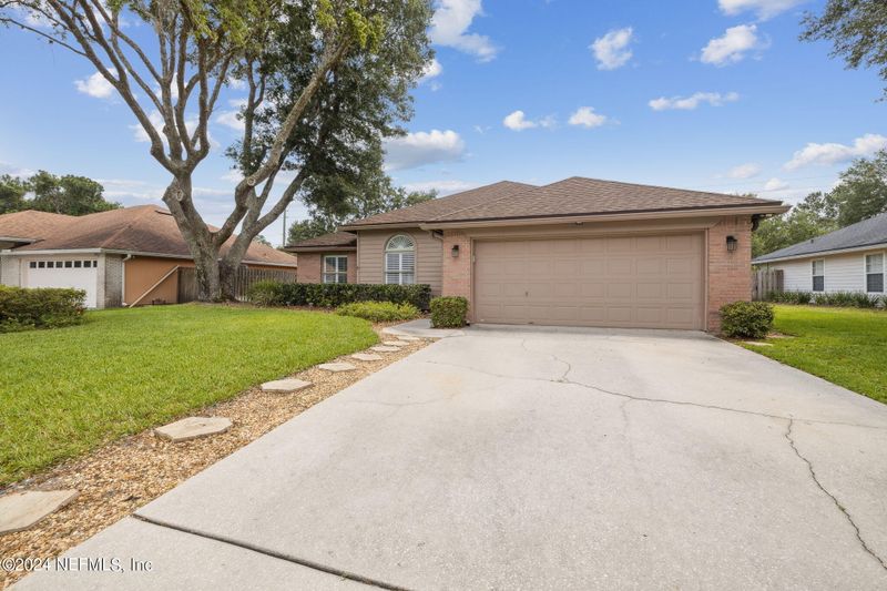1044 Flora Parke Dr, St Johns, FL 32259