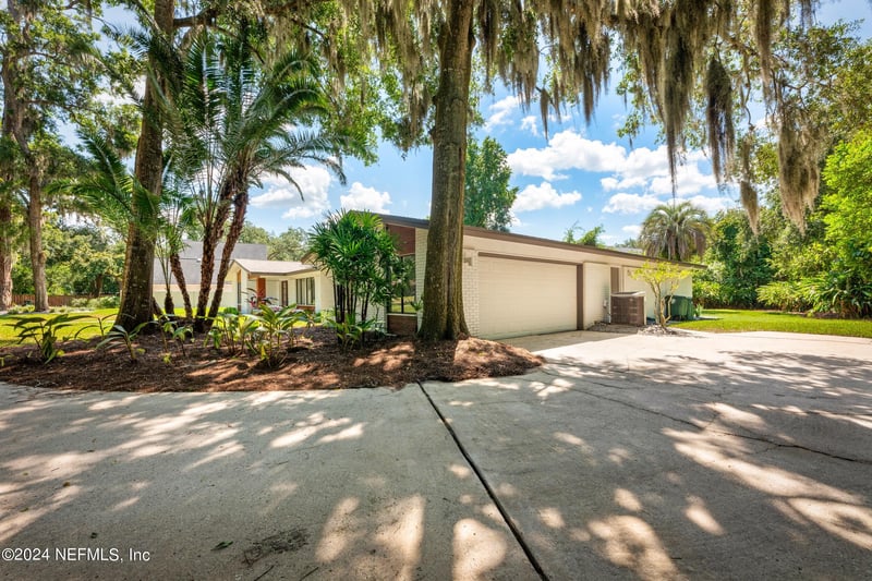 10459 Sylvan Ln W, Jacksonville, FL 32257