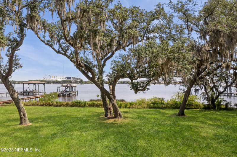1049 Nicholson Rd, Jacksonville, FL 32207