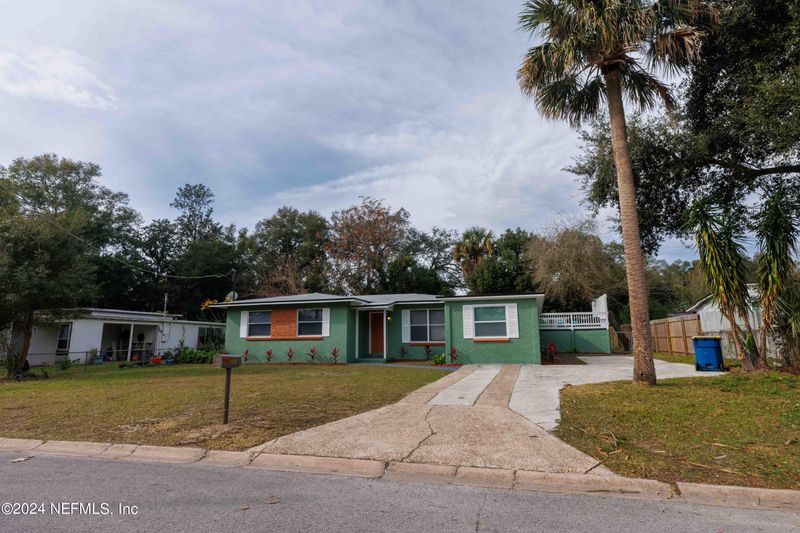 1050 Crestdale St, Jacksonville, FL 32211