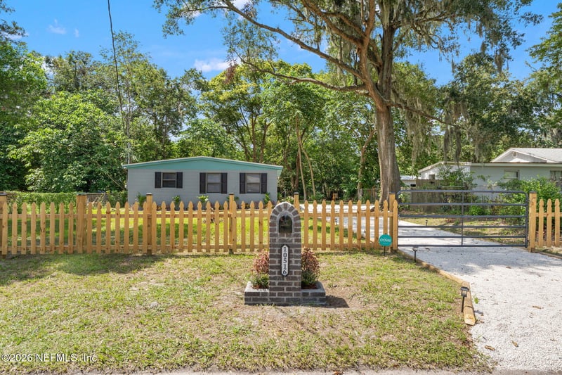 10516 Ithaca Dr, Jacksonville, FL 32218