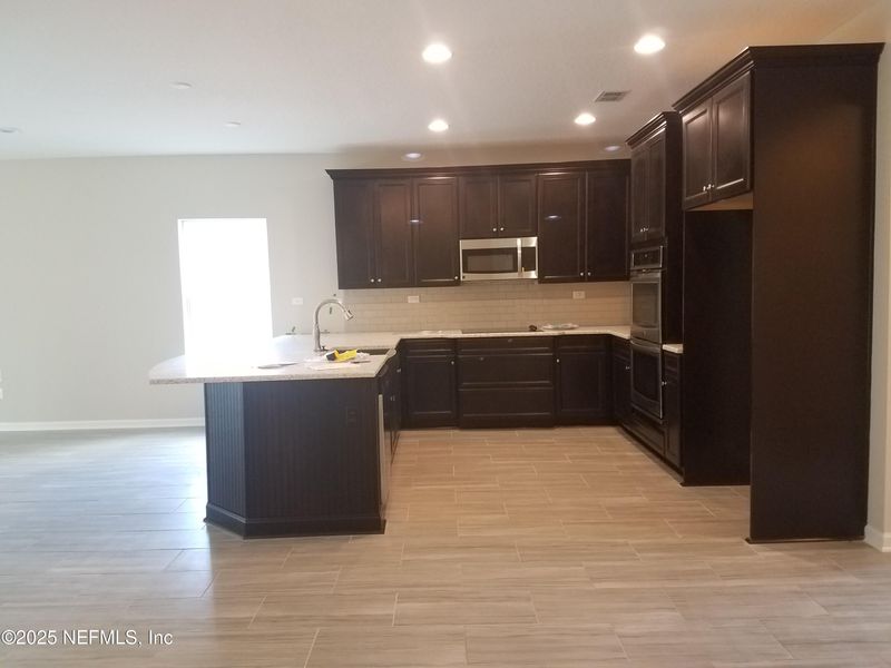 1052 Laurel Valley Dr, Orange Park, FL 32065
