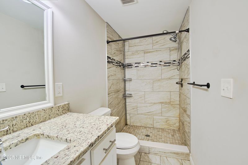 10568 Lake View Rd E, Jacksonville, FL 32225
