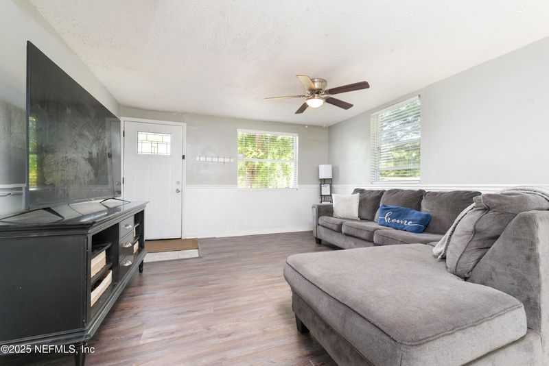 10615 Briarcliff Rd E, Jacksonville, FL 32218