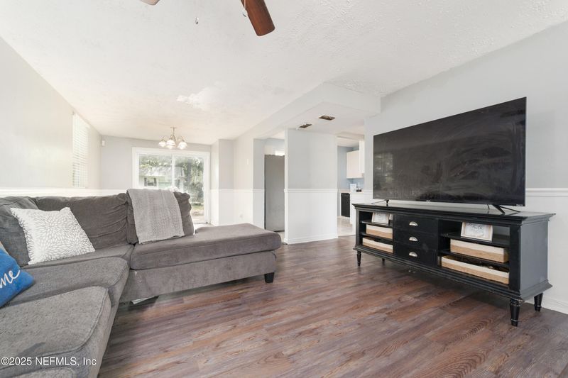 10615 Briarcliff Rd E, Jacksonville, FL 32218