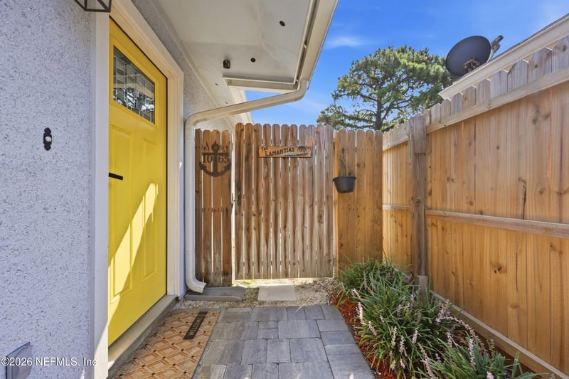 1065 Hibiscus St, Atlantic Beach, FL 32233