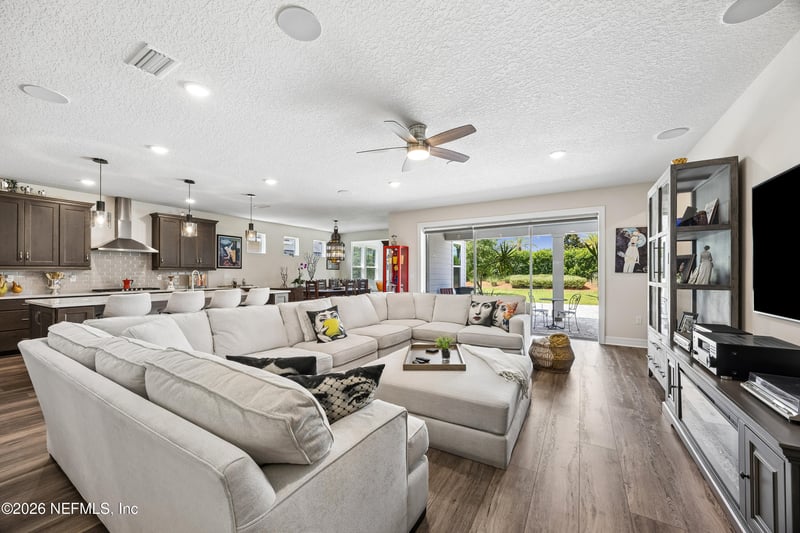 10683 Town View Dr, Jacksonville, FL 32256