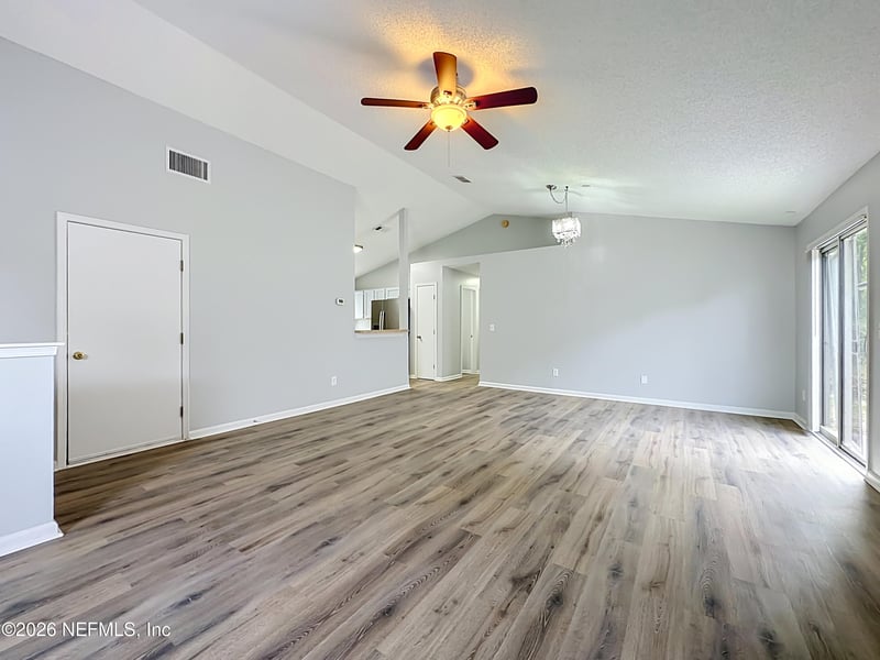 10721 Meadowlea Dr, Jacksonville, FL 32218