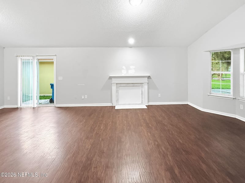 10725 Meadowlea Dr, Jacksonville, FL 32218