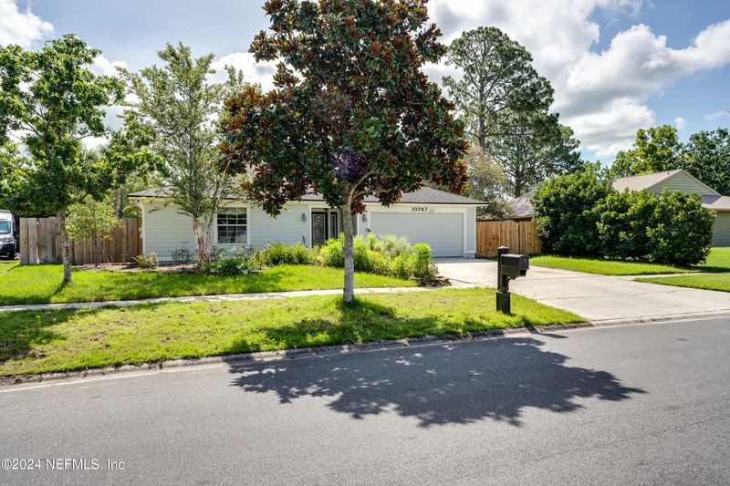 10747 Crosstie Rd E, Jacksonville, FL 32257